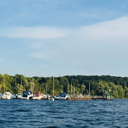 Am Kulturpark - Mit 3 Schlafraeumen Fuer 6 Personen アパート ノイブランデンブルク