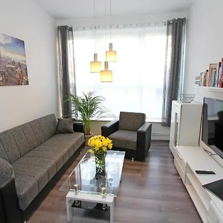 Am Kulturpark - Mit 3 Schlafraeumen Fuer 6 Personen アパート ノイブランデンブルク