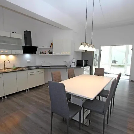 Am Kulturpark - Mit 3 Schlafraeumen Fuer 6 Personen Apartment