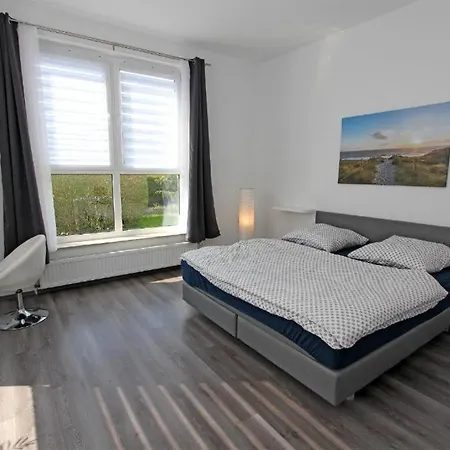 Am Kulturpark - Mit 3 Schlafraeumen Fuer 6 Personen Apartment Neubrandenburg